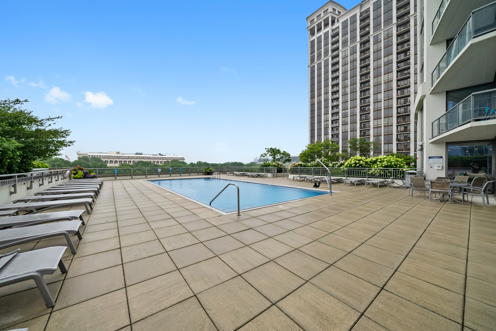 1235 S PRAIRIE Avenue Unit: 2101