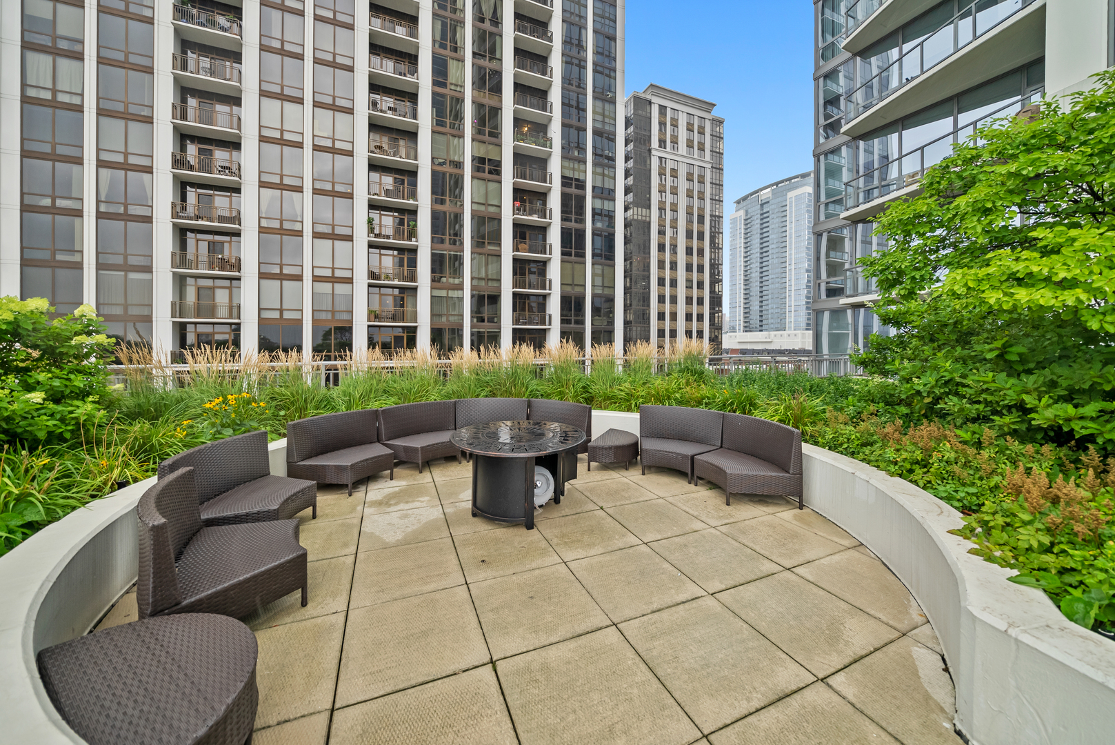 1235 S PRAIRIE Avenue Unit: 2101