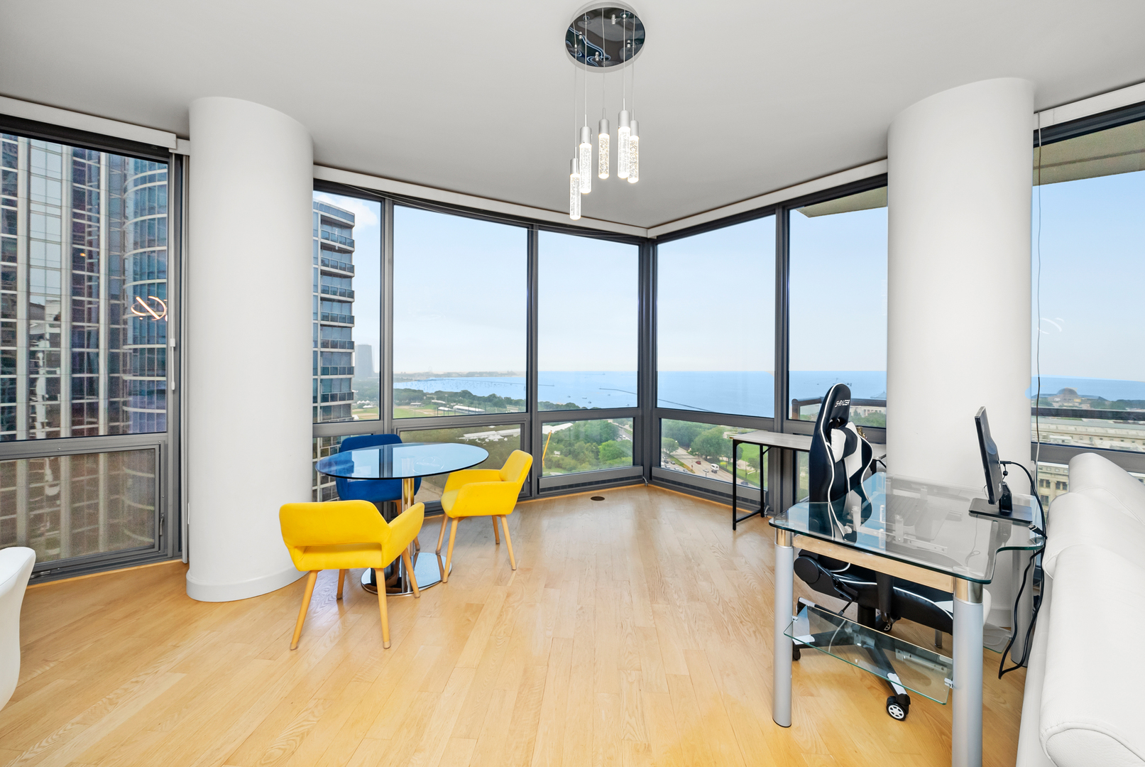 1235 S PRAIRIE Avenue Unit: 2101