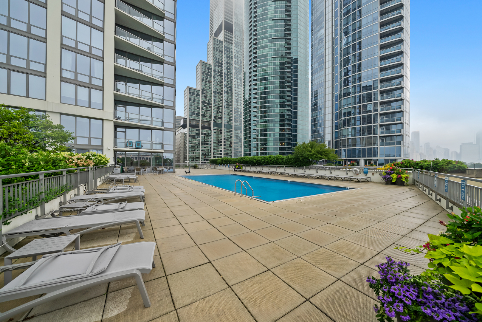 1235 S PRAIRIE Avenue Unit: 2101