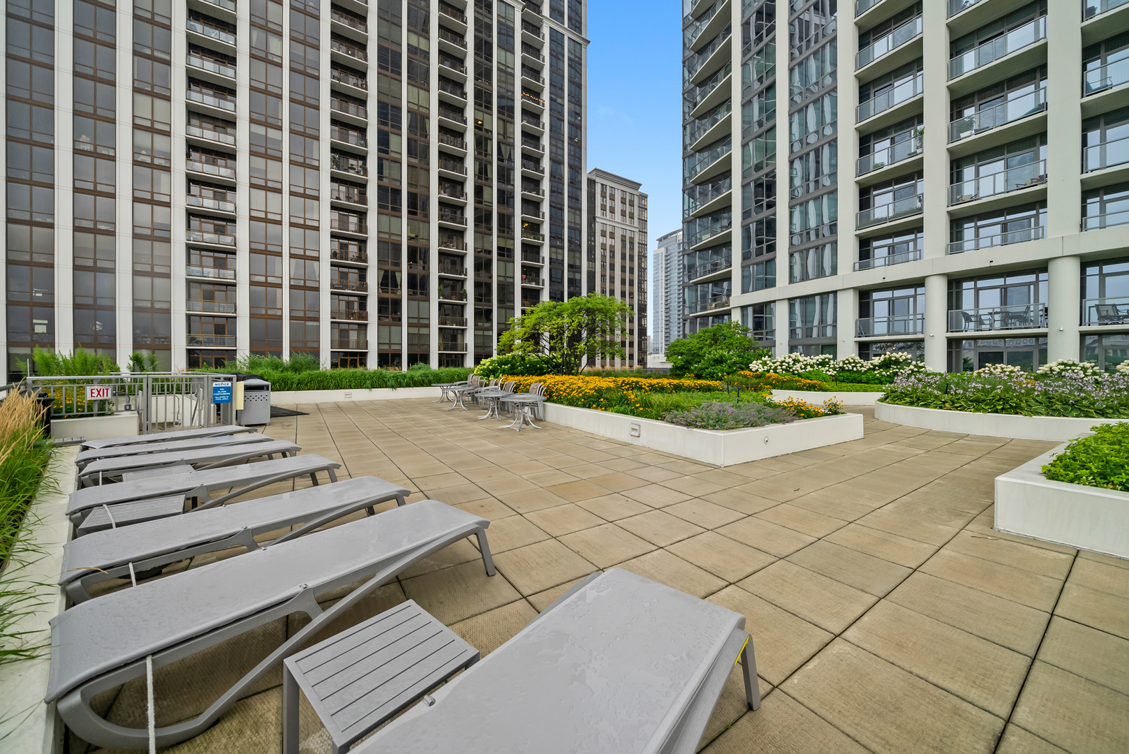 1235 S PRAIRIE Avenue Unit: 2101