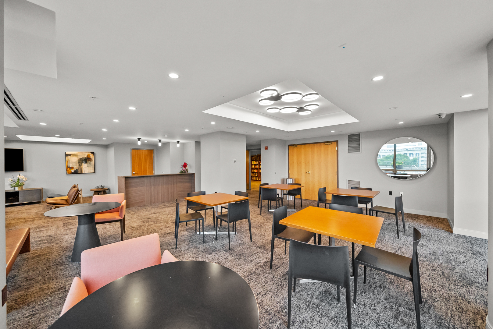 1235 S PRAIRIE Avenue Unit: 2101