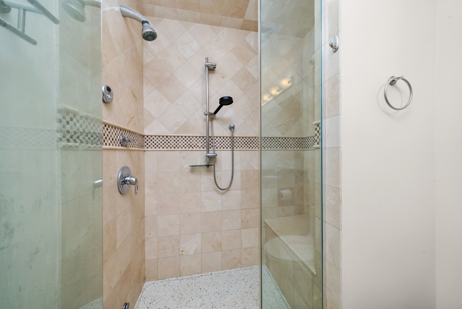 1235 S PRAIRIE Avenue Unit: 2101