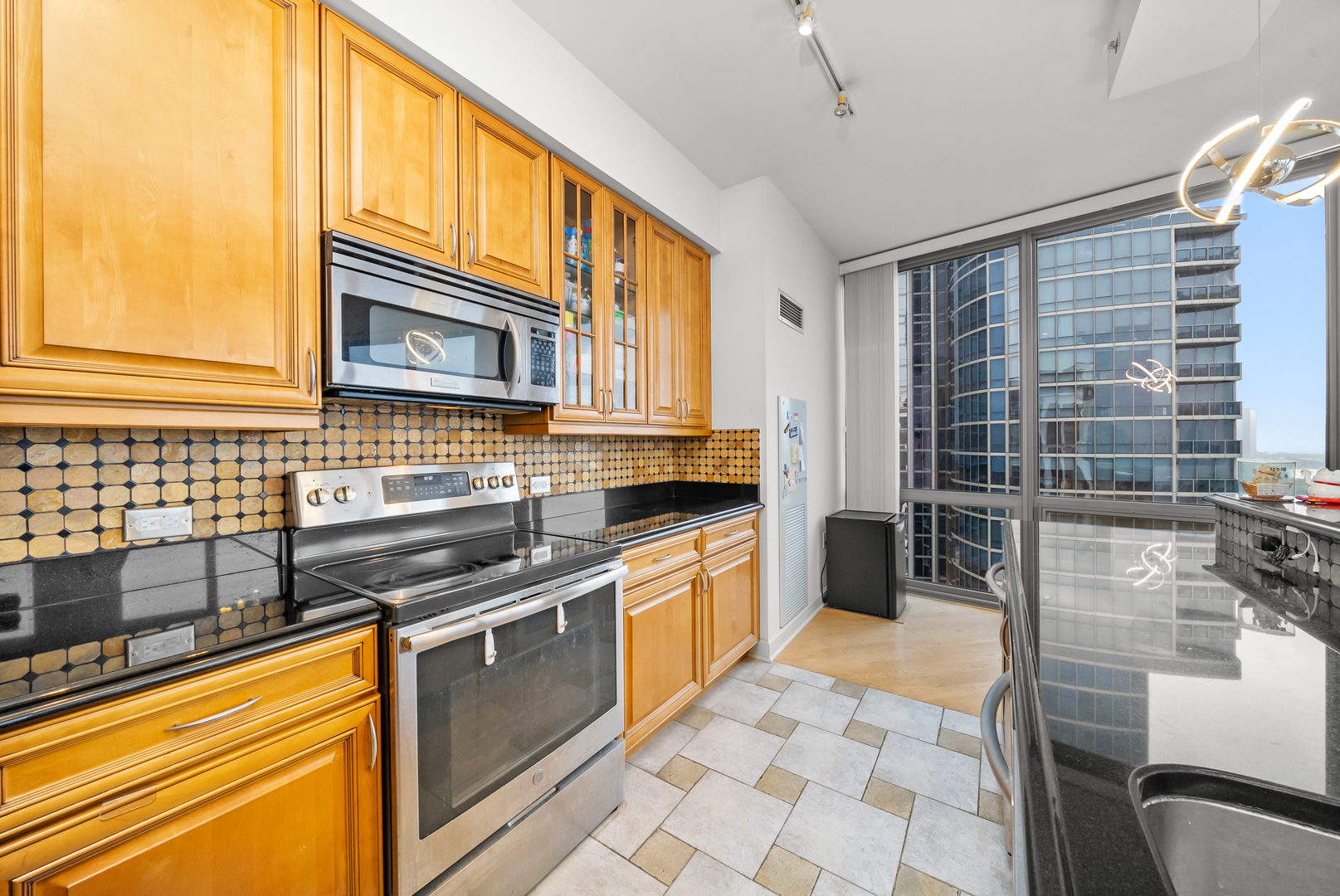 1235 S PRAIRIE Avenue Unit: 2101