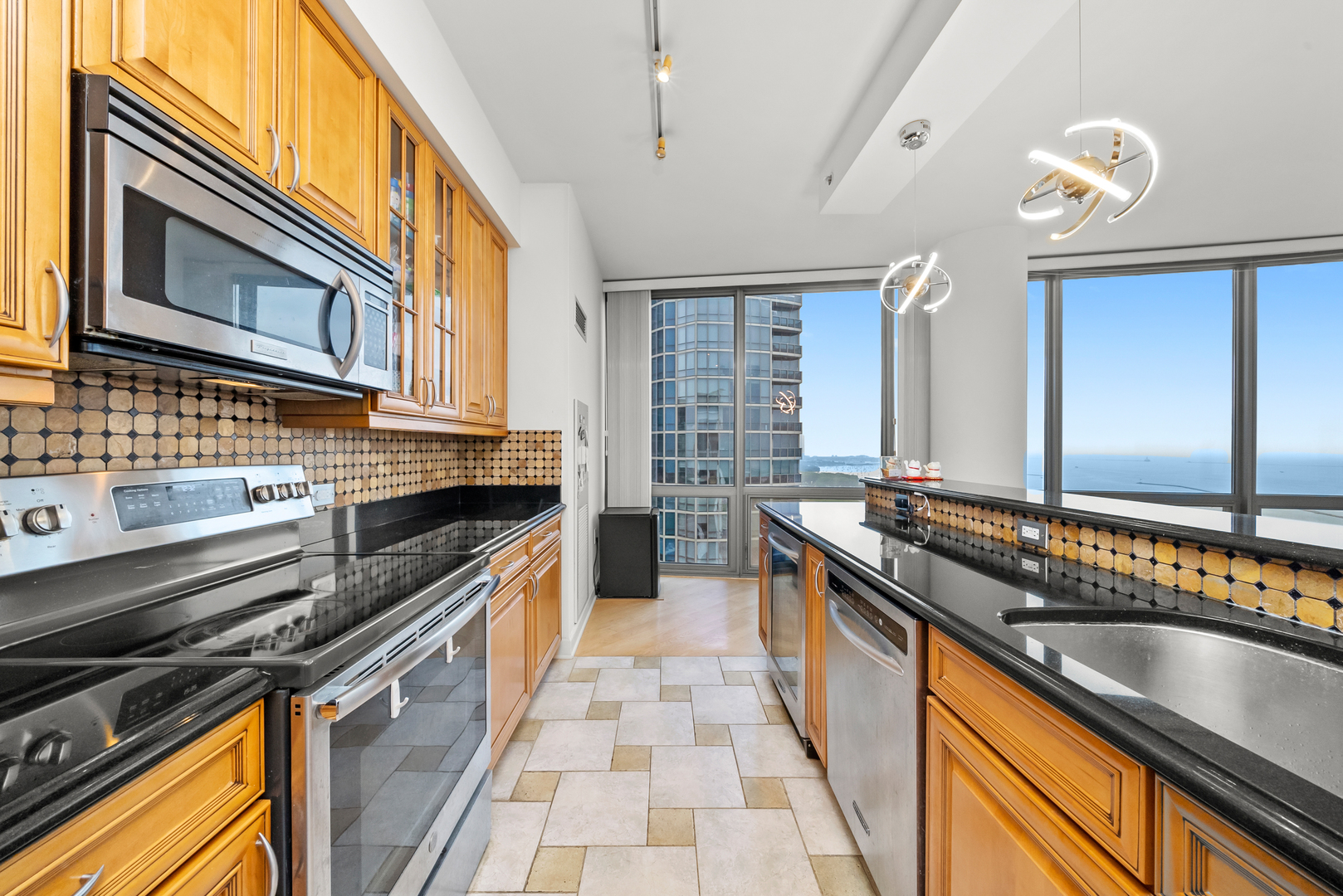 1235 S PRAIRIE Avenue Unit: 2101