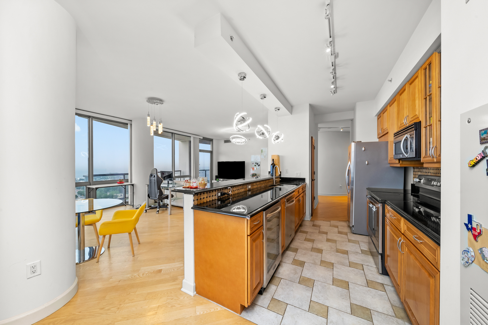 1235 S PRAIRIE Avenue Unit: 2101