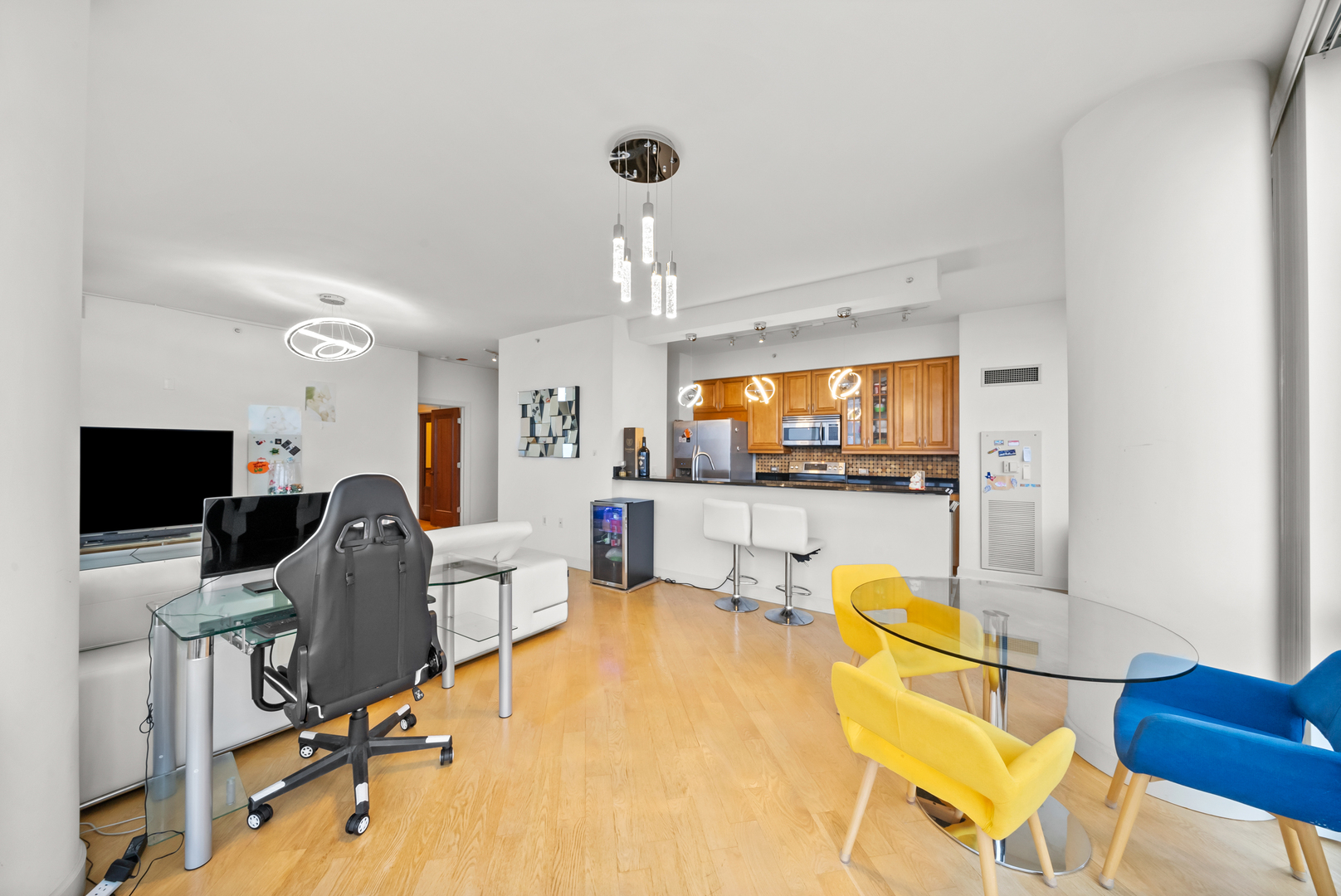 1235 S PRAIRIE Avenue Unit: 2101