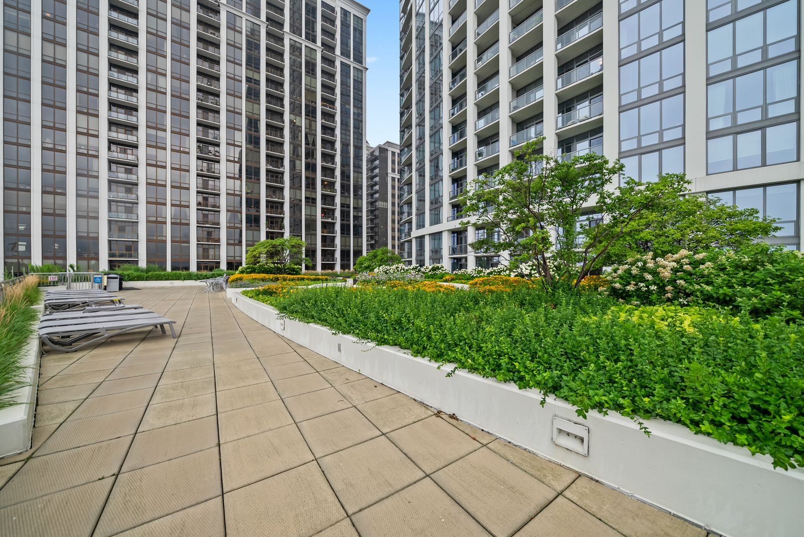 1235 S PRAIRIE Avenue Unit: 2101