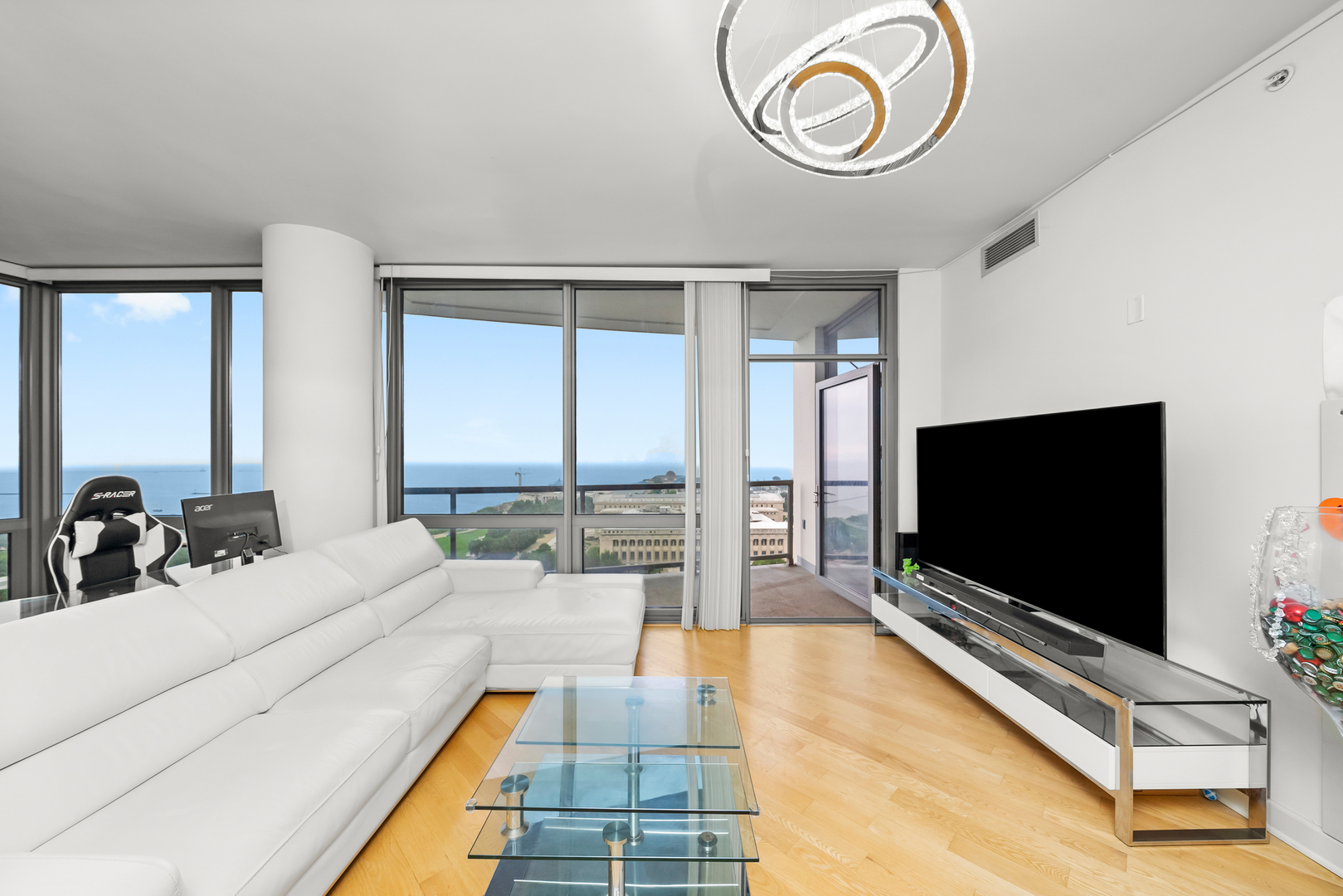 1235 S PRAIRIE Avenue Unit: 2101