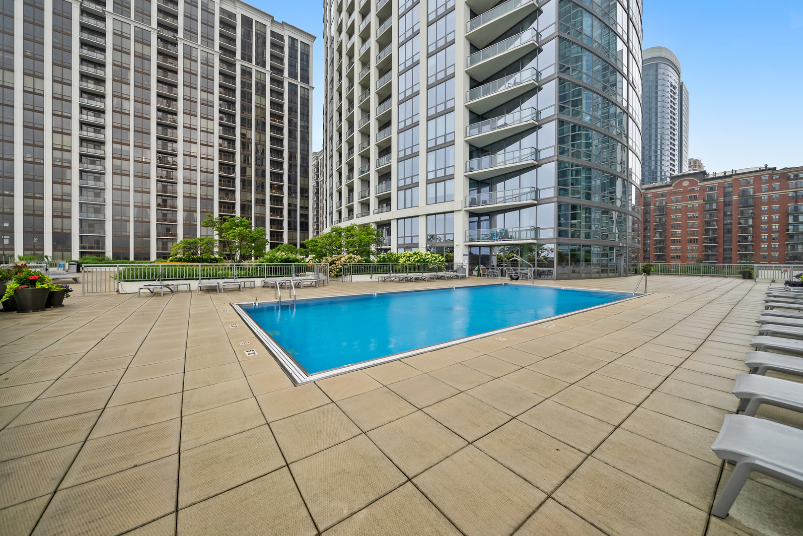 1235 S PRAIRIE Avenue Unit: 2101