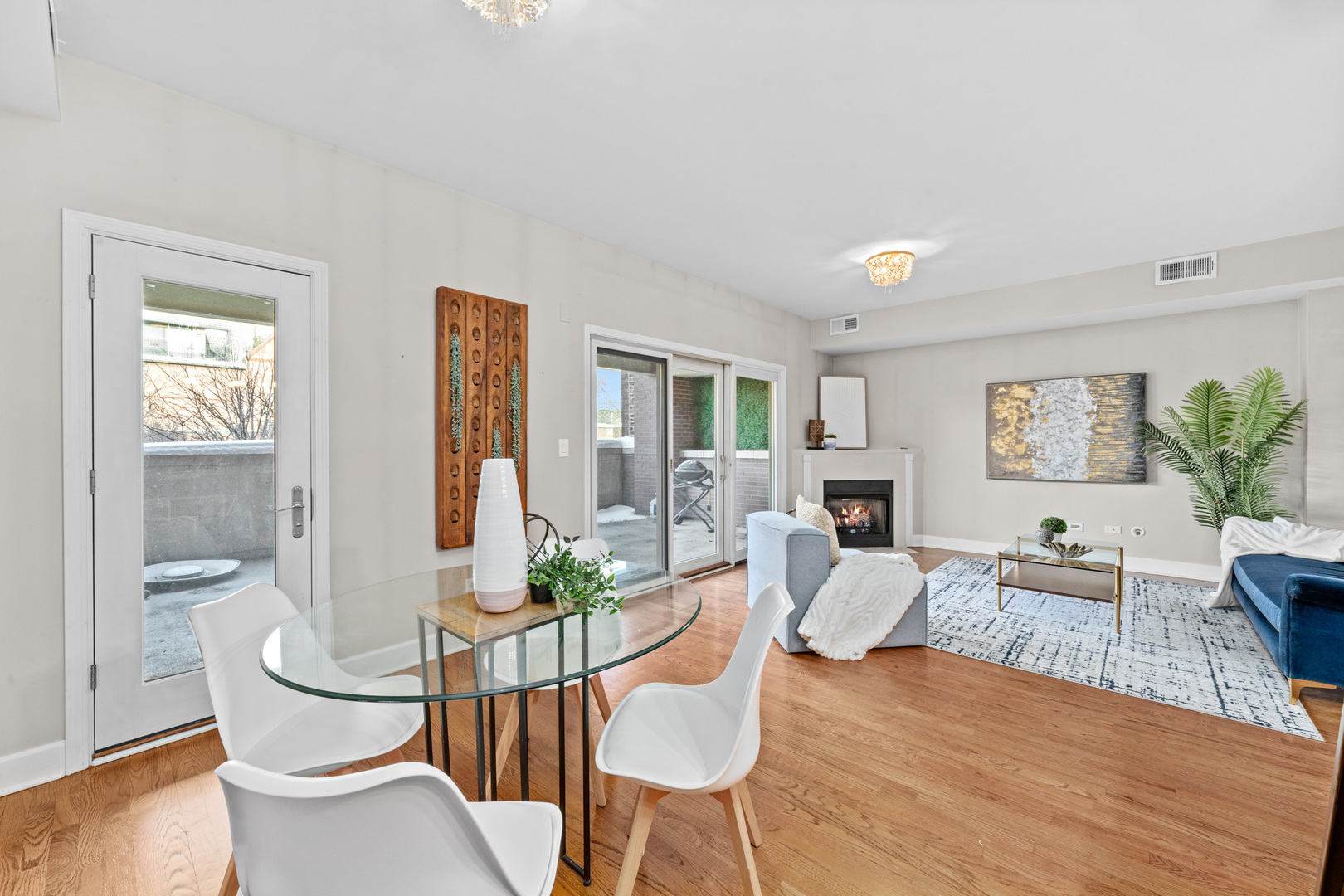 437 W North Avenue Unit: 203