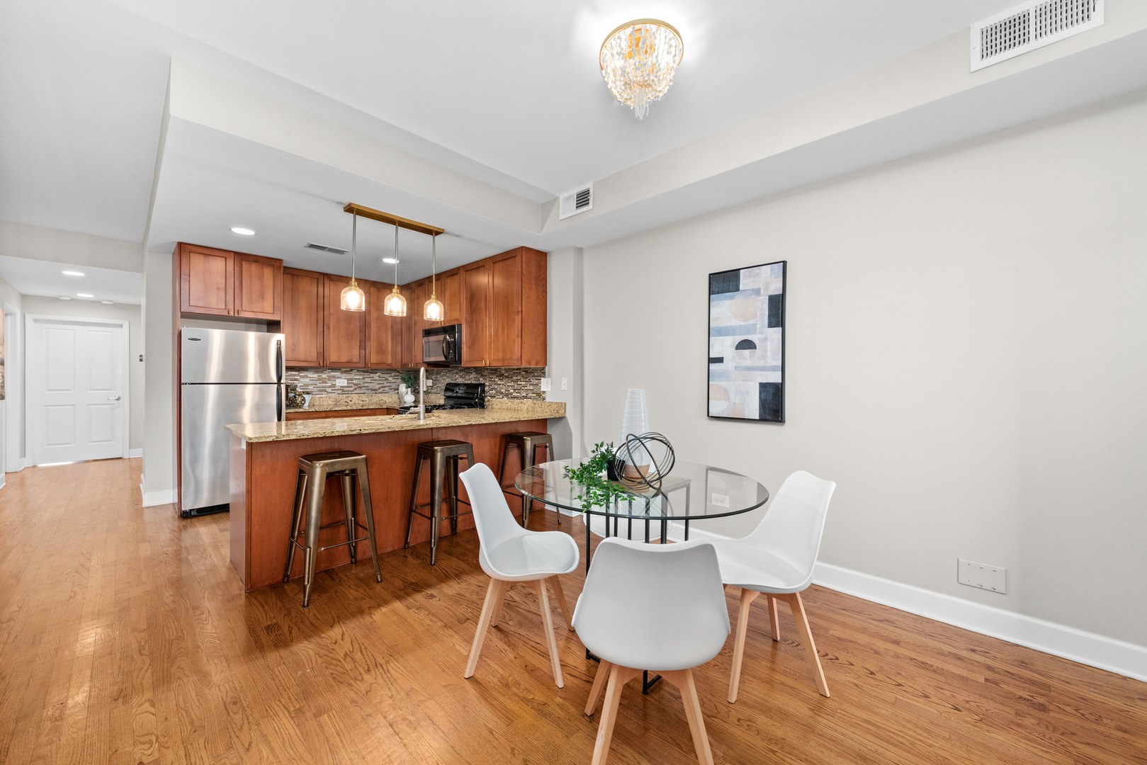437 W North Avenue Unit: 203