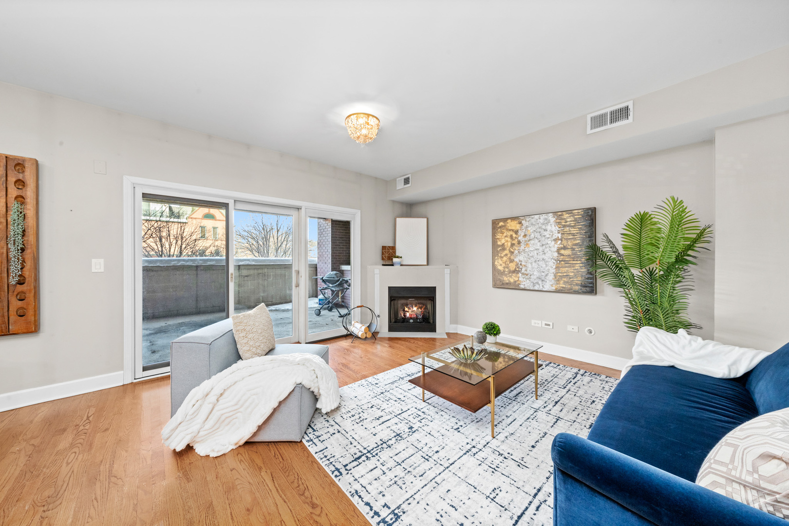 437 W North Avenue Unit: 203
