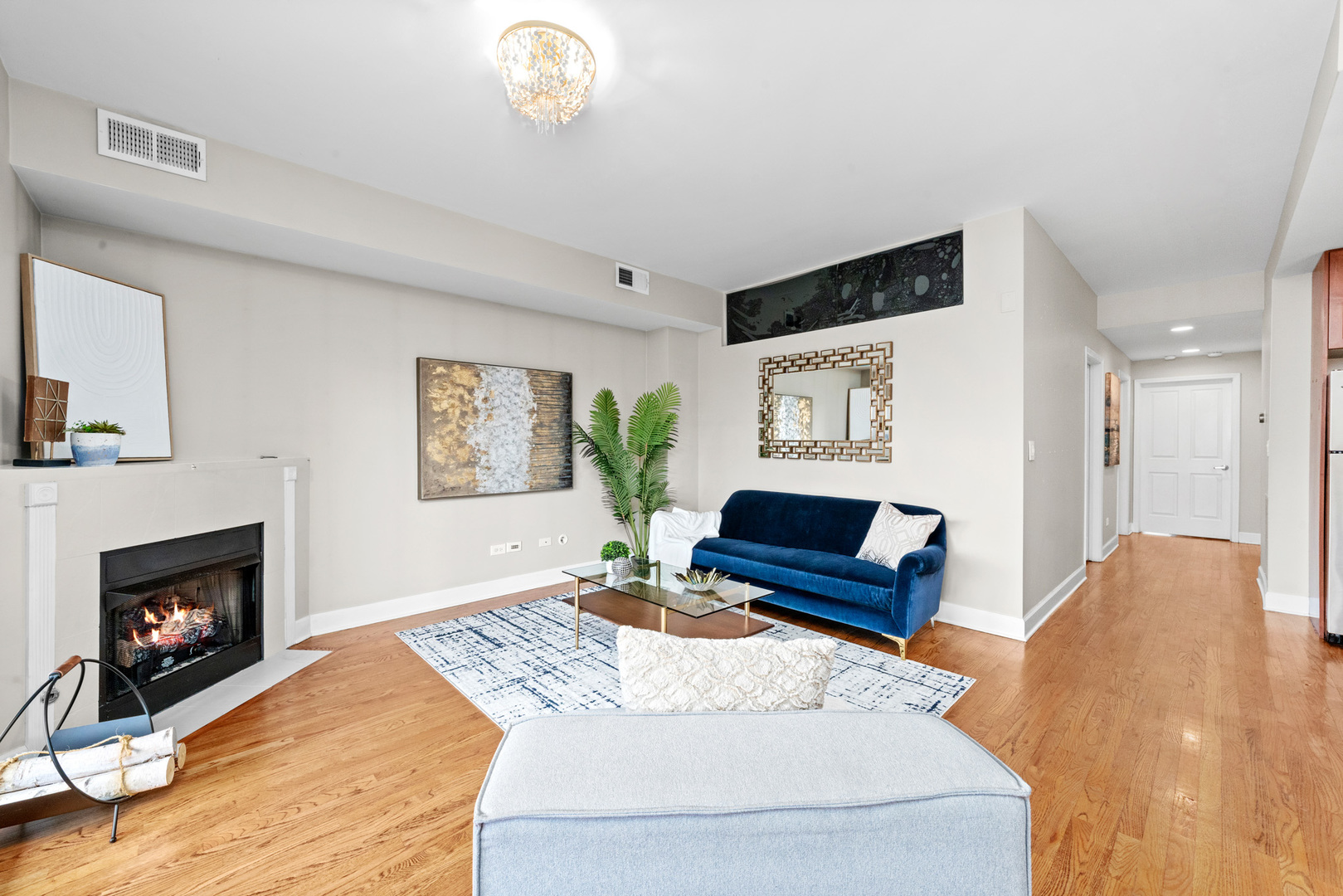 437 W North Avenue Unit: 203