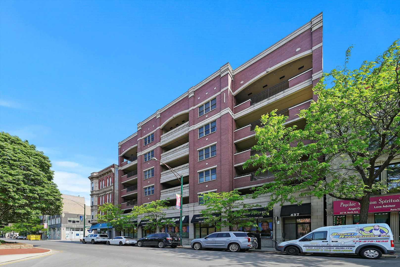 437 W North Avenue Unit: 203