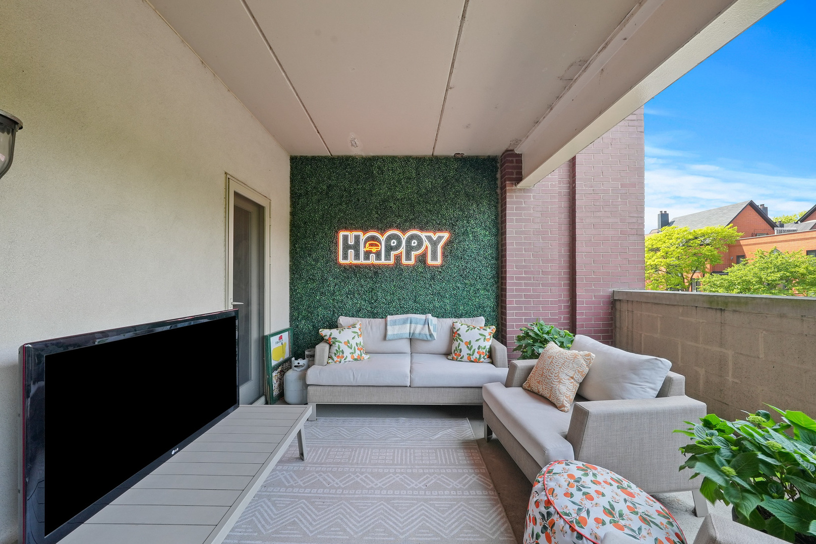 437 W North Avenue Unit: 203