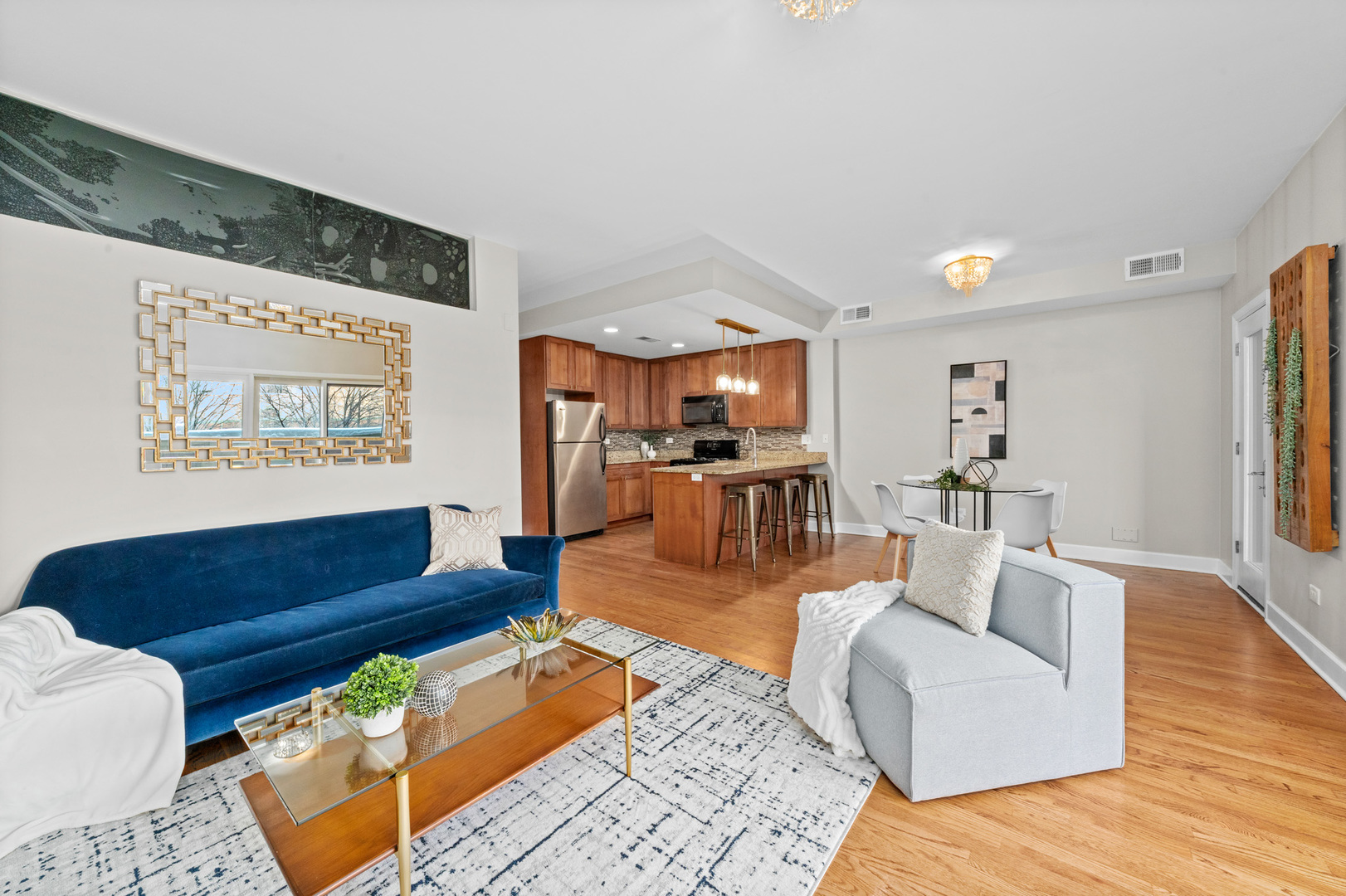 437 W North Avenue Unit: 203