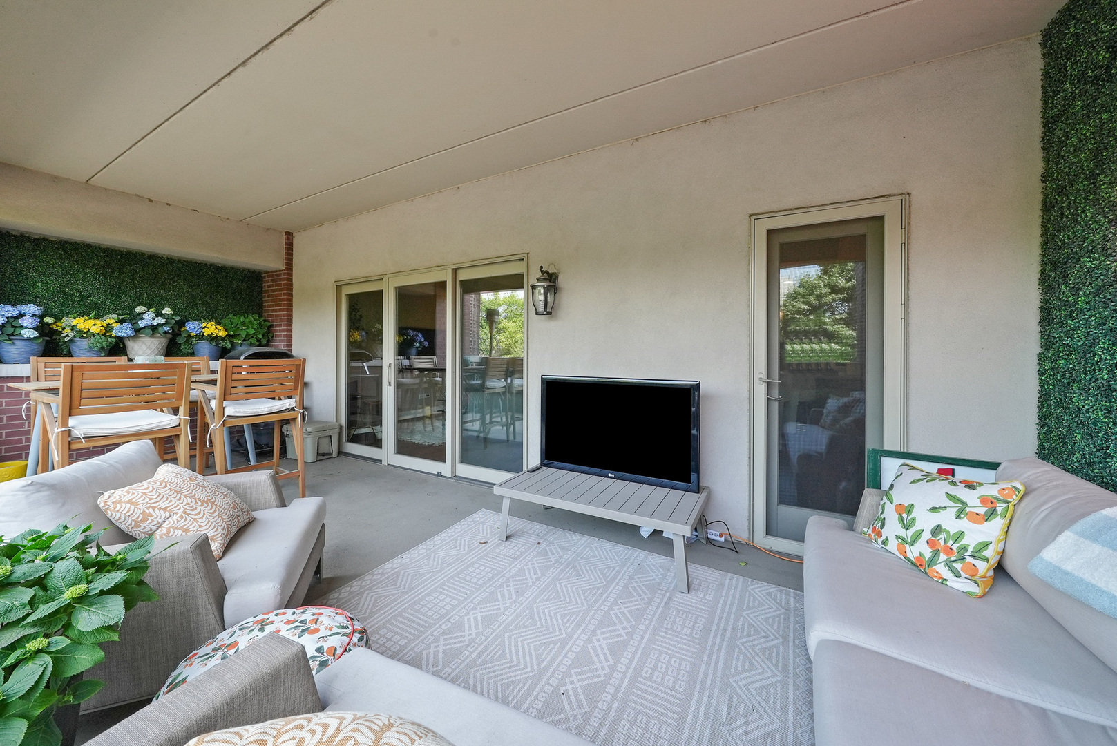 437 W North Avenue Unit: 203