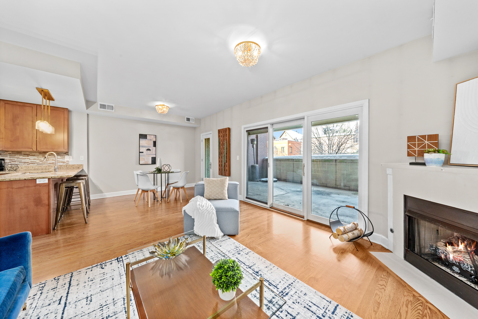 437 W North Avenue Unit: 203