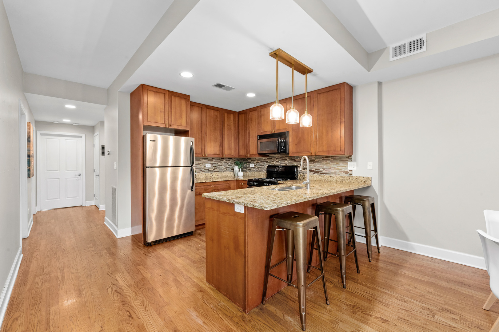 437 W North Avenue Unit: 203