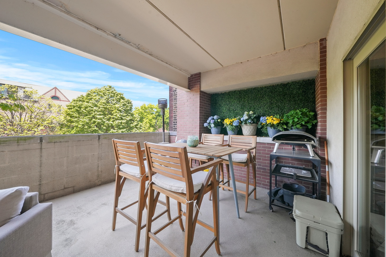 437 W North Avenue Unit: 203