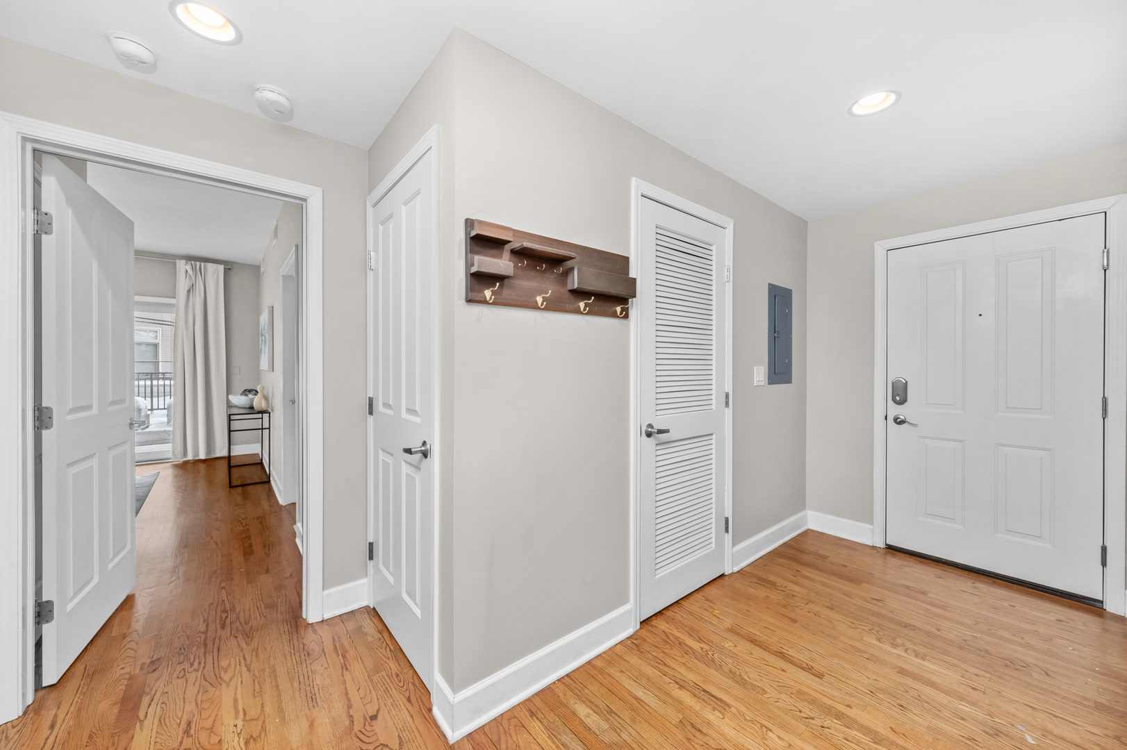 437 W North Avenue Unit: 203