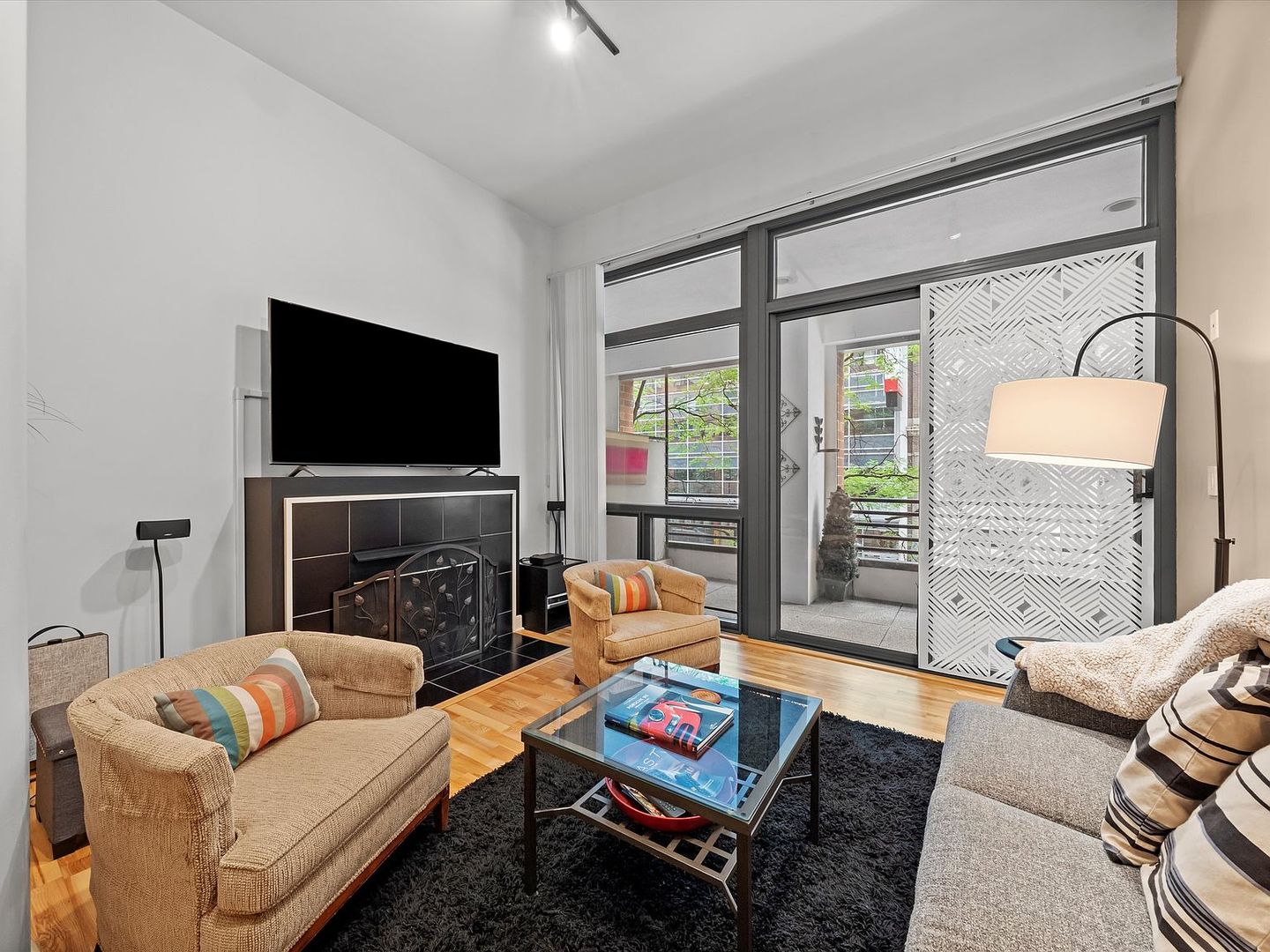 211 E Ohio Street Unit: 307