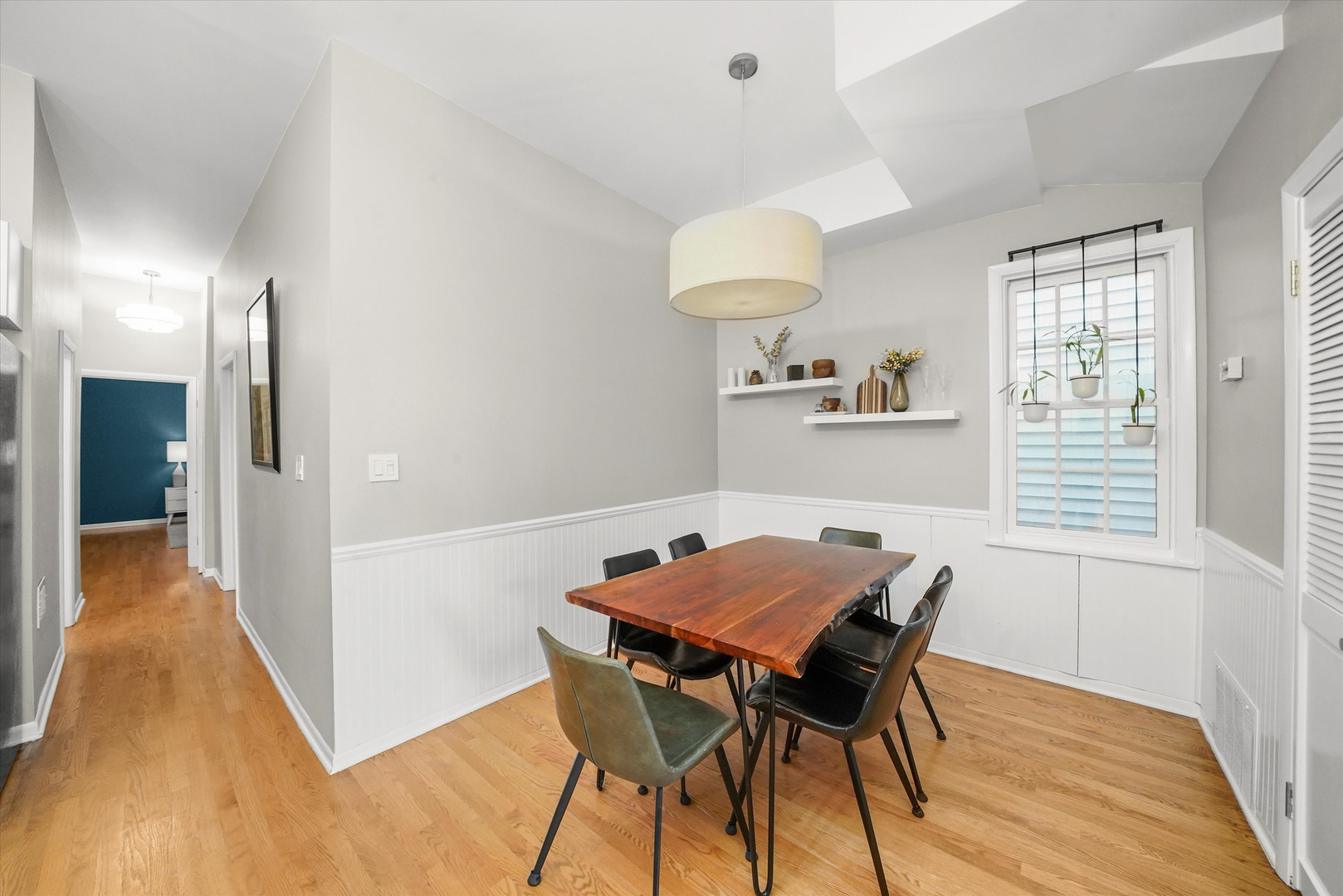 1339 W BARRY Avenue Unit: 2