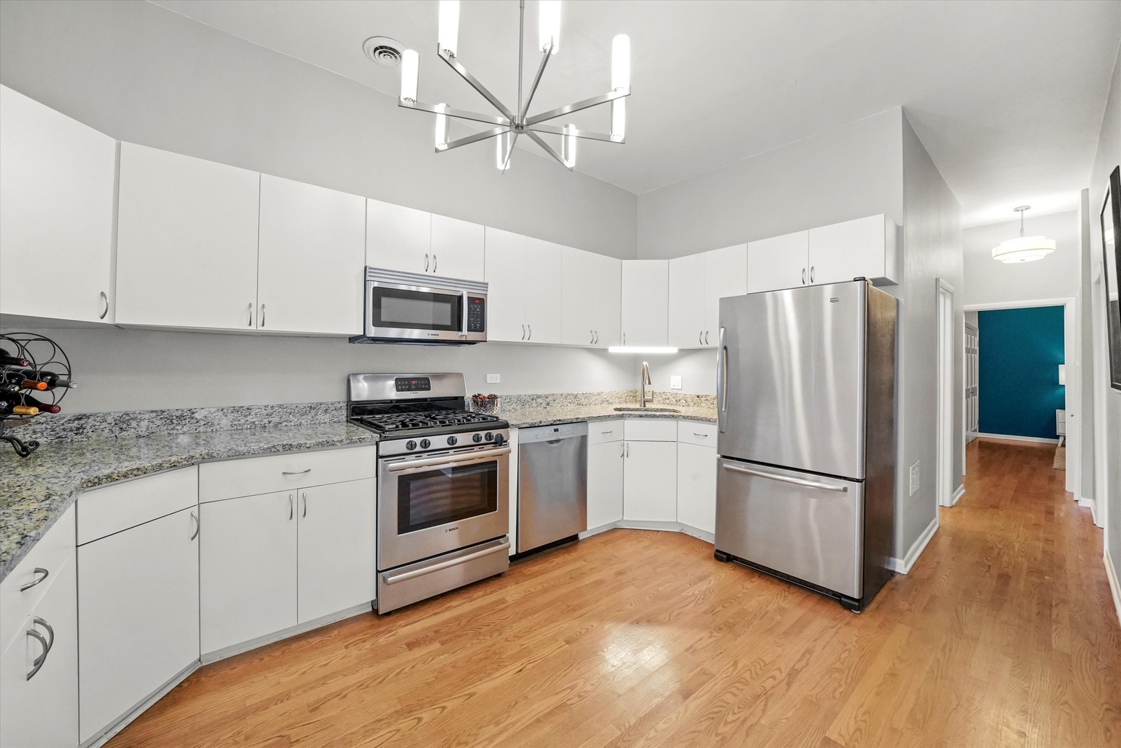 1339 W BARRY Avenue Unit: 2
