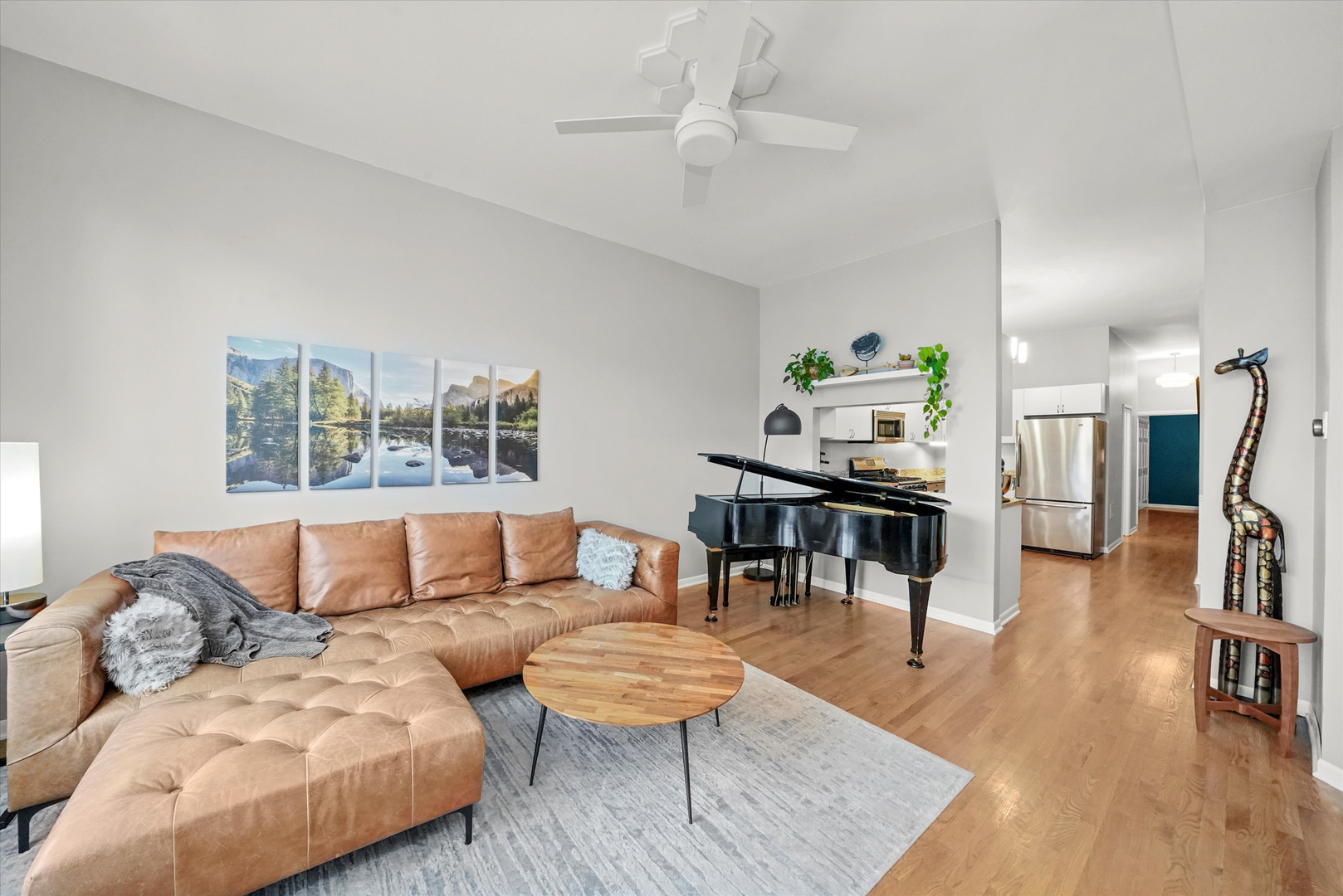 1339 W BARRY Avenue Unit: 2