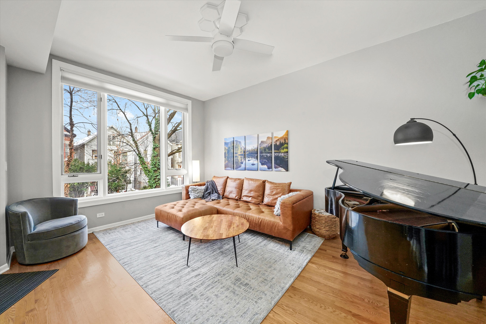 1339 W BARRY Avenue Unit: 2