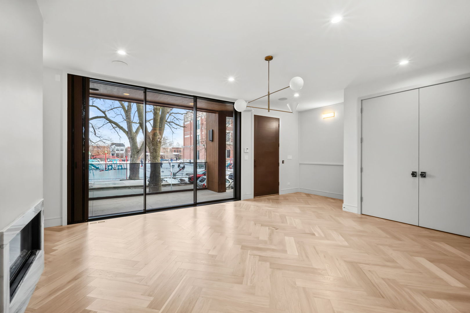 3754 N Claremont Avenue