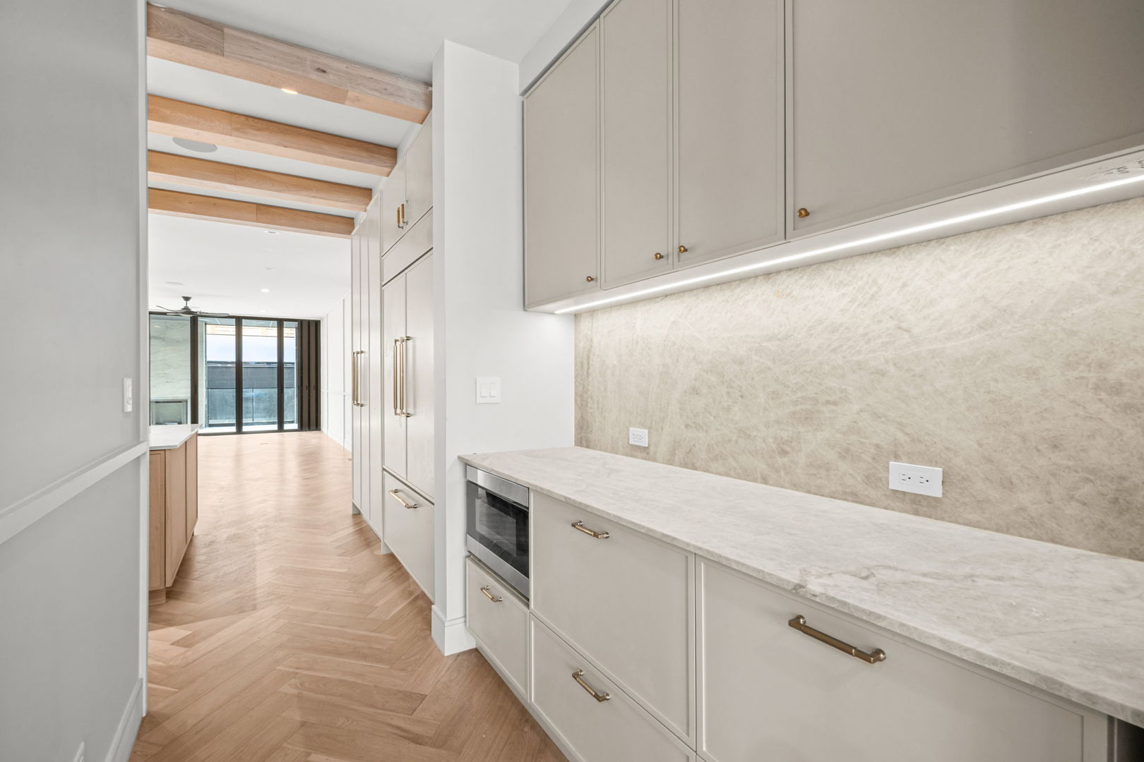 3754 N Claremont Avenue