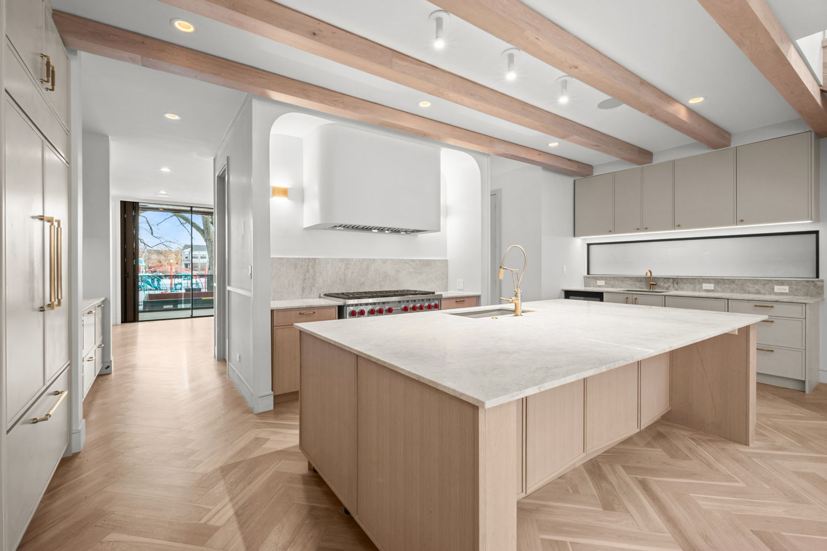 3754 N Claremont Avenue