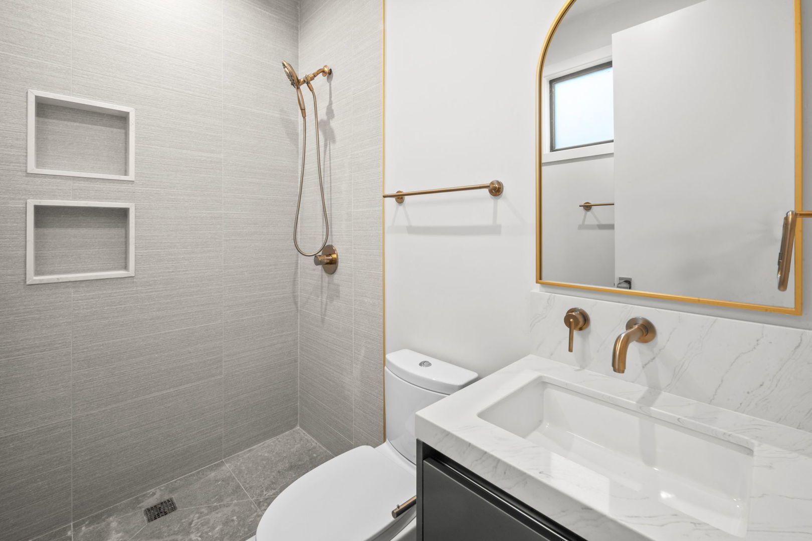 3754 N Claremont Avenue