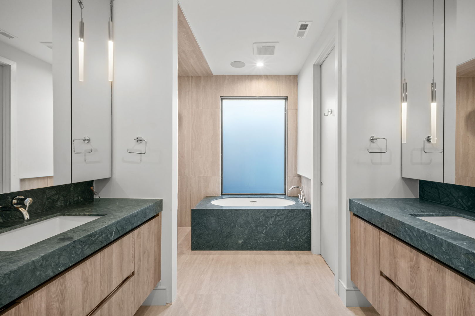 3754 N Claremont Avenue