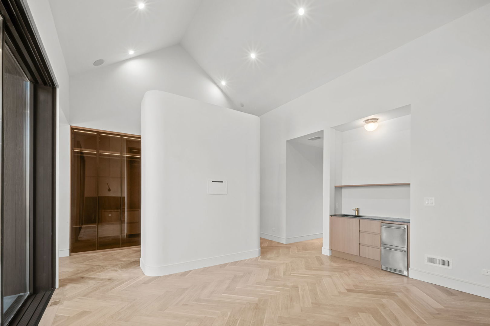 3754 N Claremont Avenue