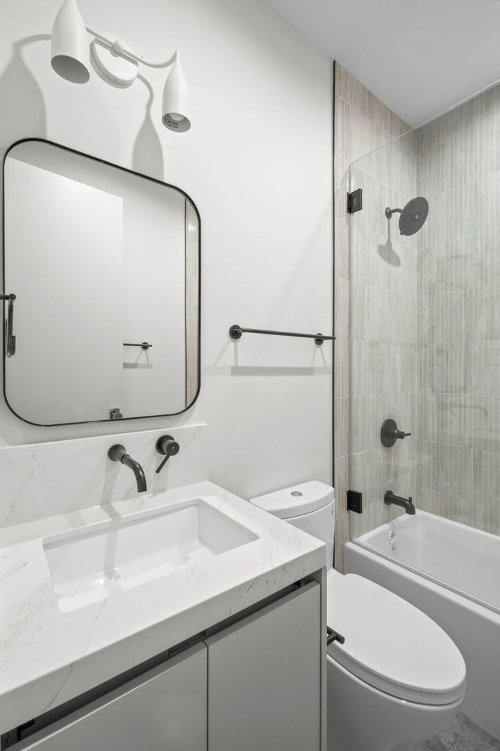 3754 N Claremont Avenue