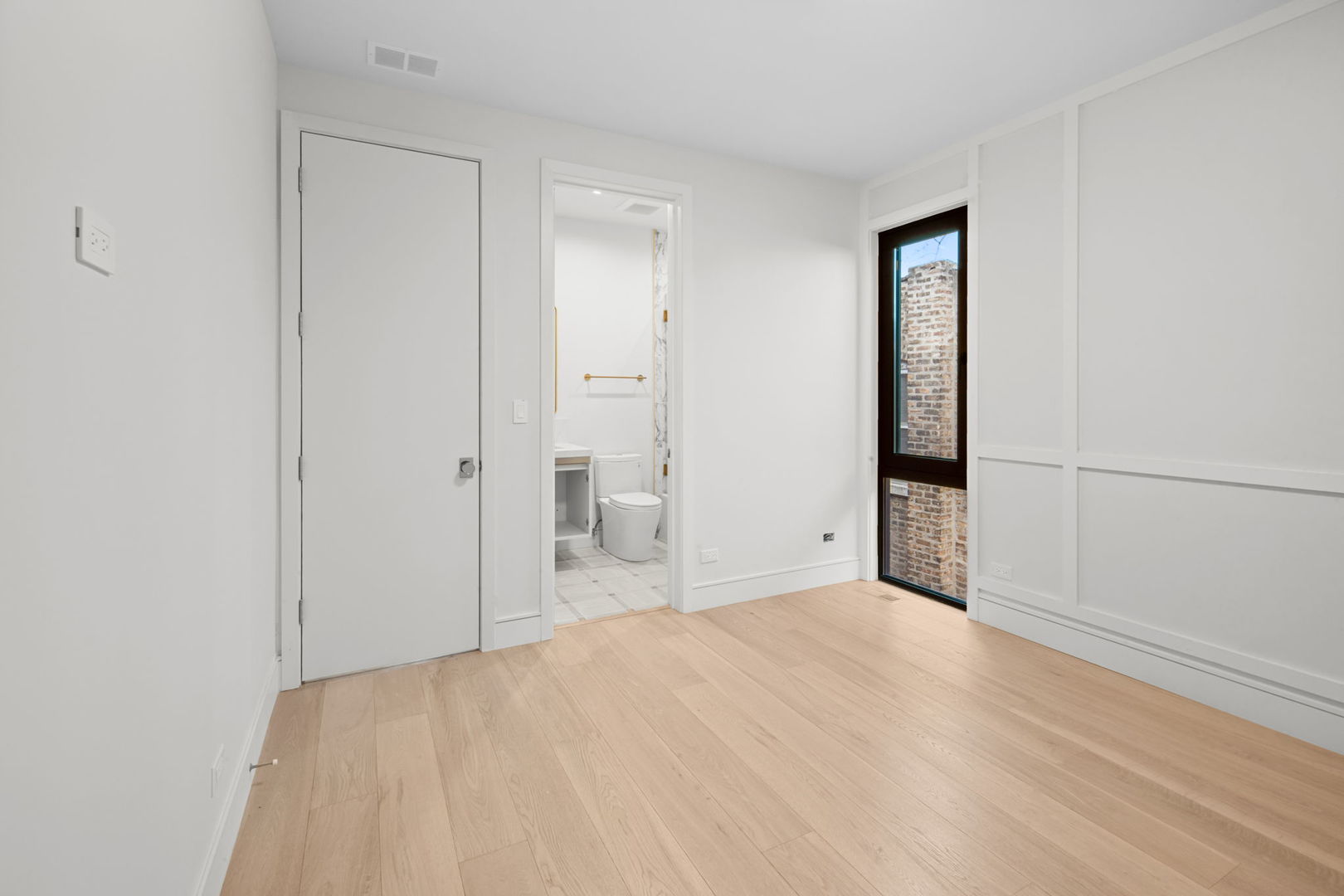 3754 N Claremont Avenue