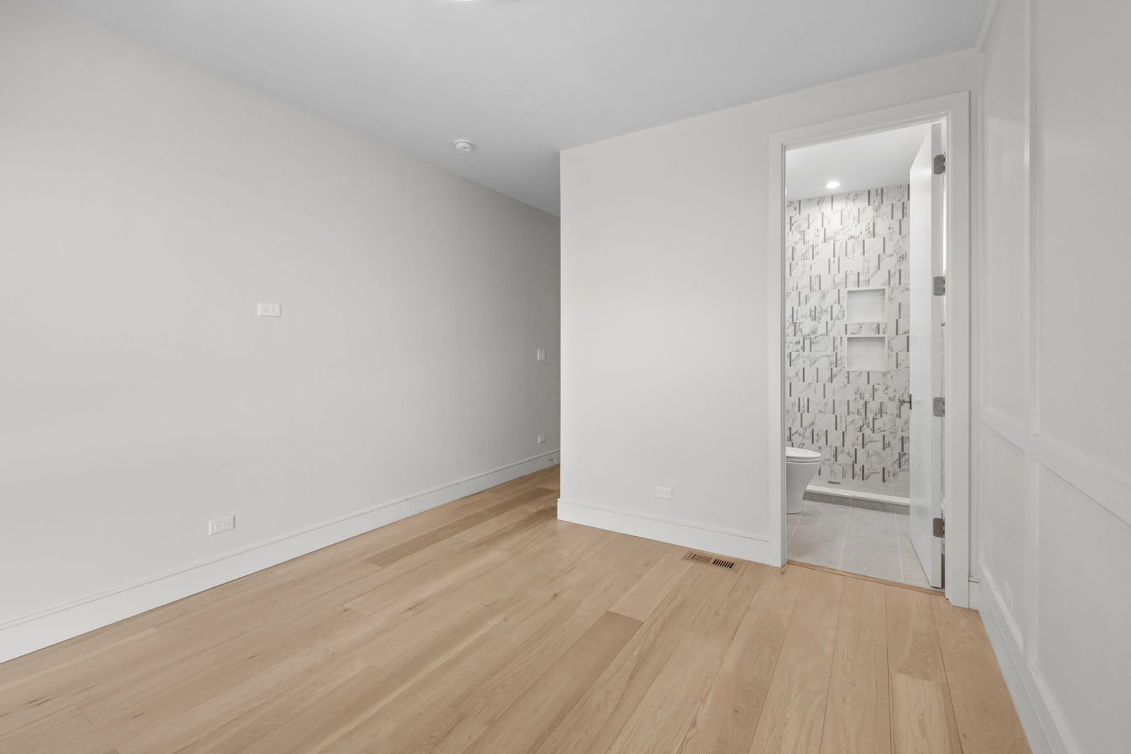 3754 N Claremont Avenue