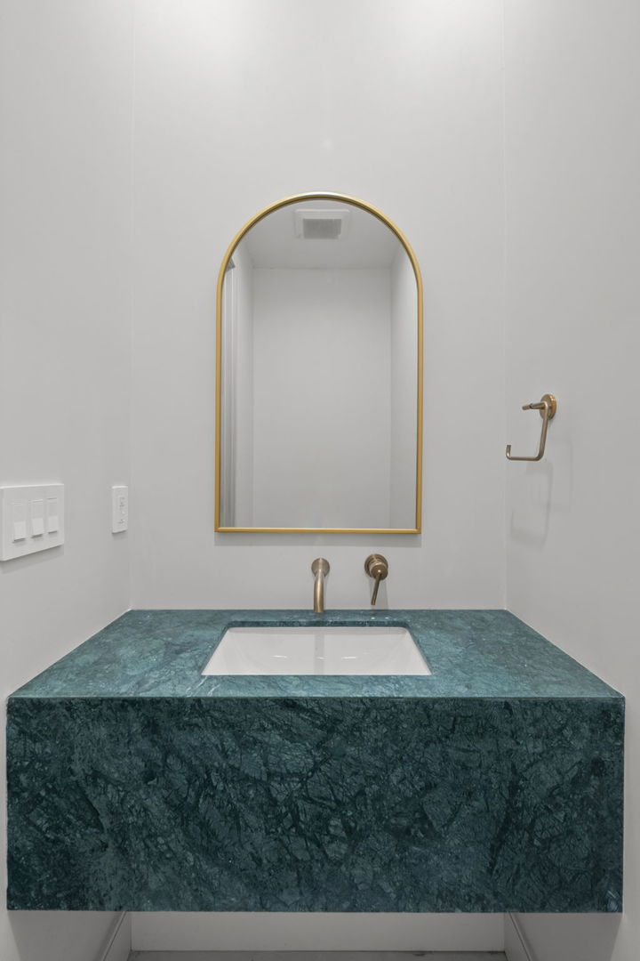 3754 N Claremont Avenue