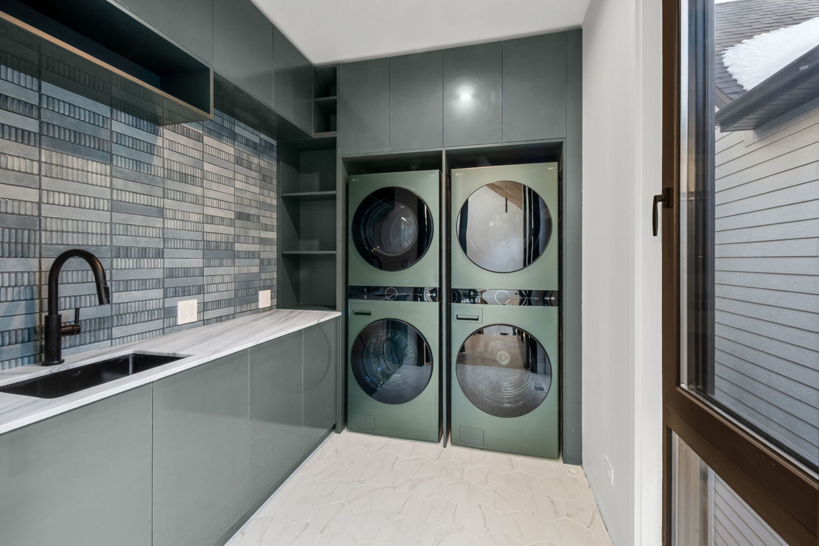 3754 N Claremont Avenue