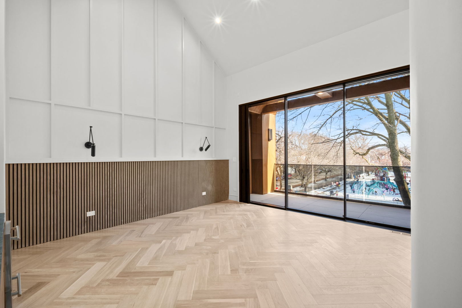 3754 N Claremont Avenue