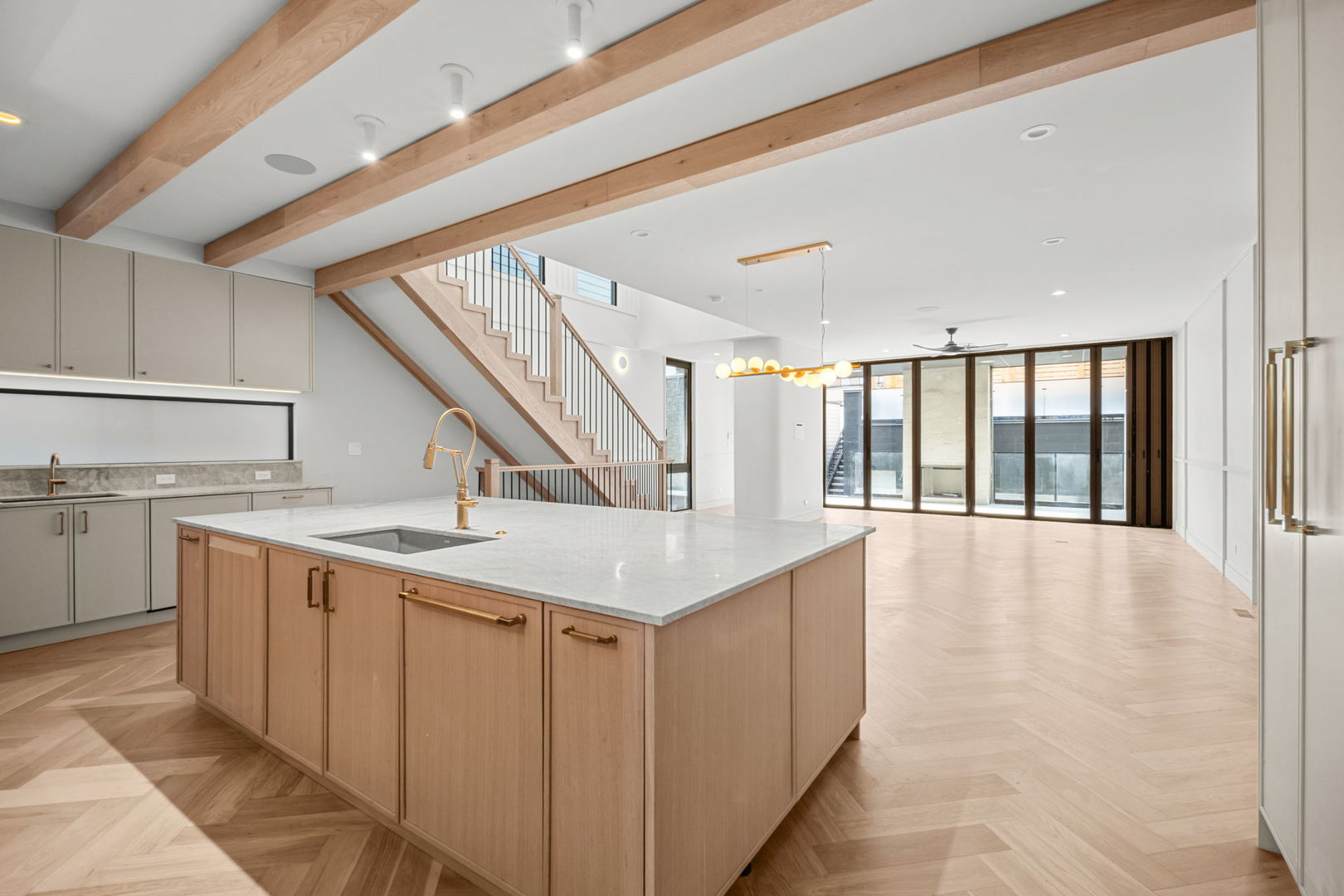 3754 N Claremont Avenue