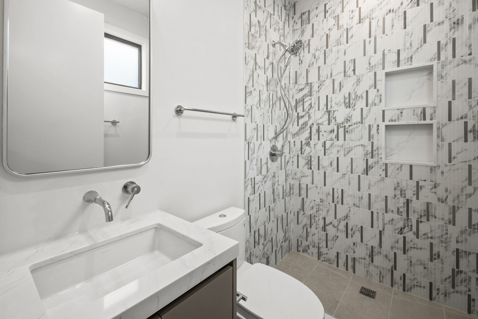 3754 N Claremont Avenue