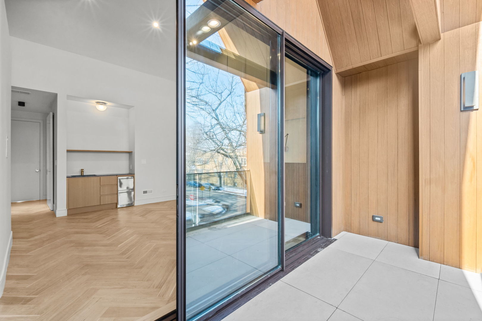 3754 N Claremont Avenue