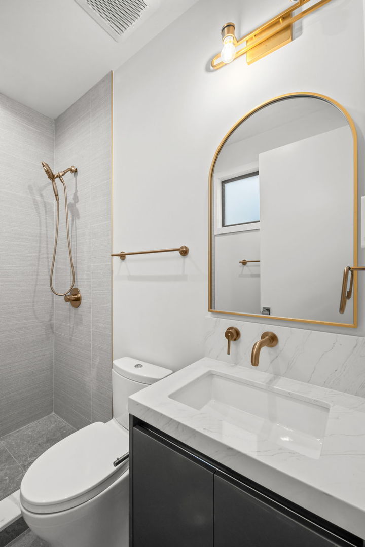 3754 N Claremont Avenue