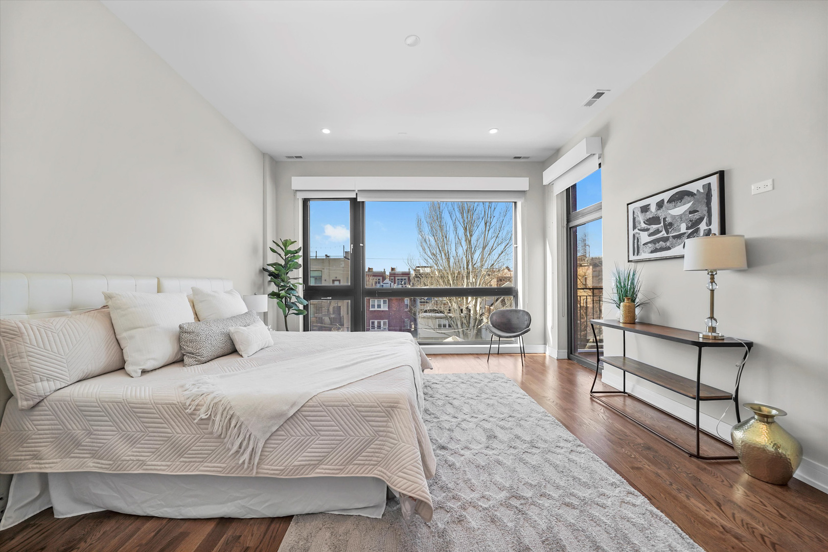 1020 N Marshfield Avenue Unit: 3