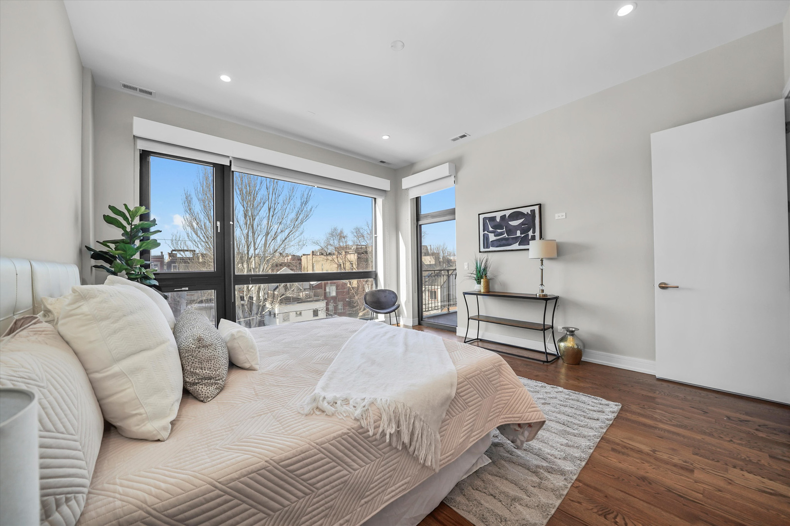 1020 N Marshfield Avenue Unit: 3