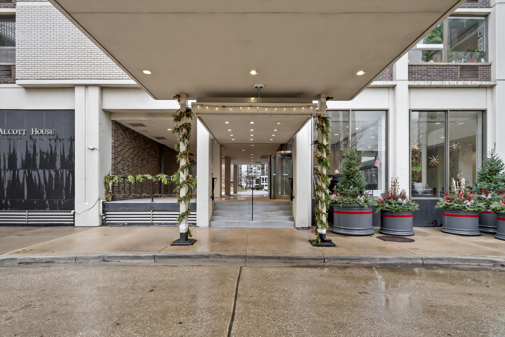 1460 N SANDBURG Terrace Unit: 705